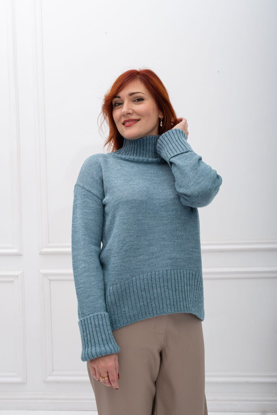 Светр жіночий укорочений з горловиною-стійкою зимовий (863bl)